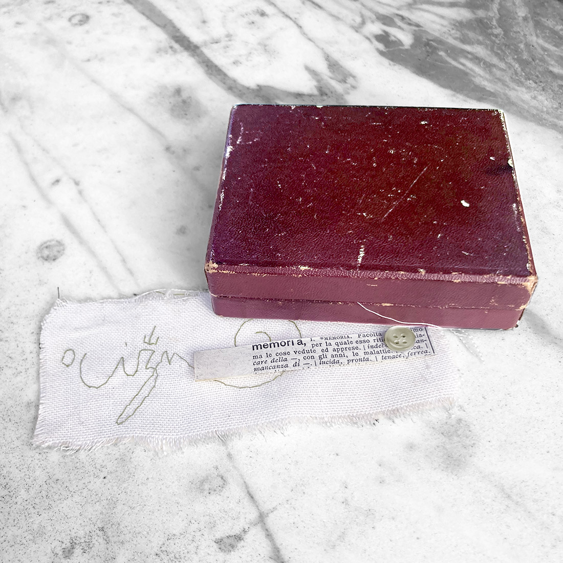 Ricamo contemporaneo indossabile ✦ Il Memorioso, fettuccia di cotone, pezzo unico