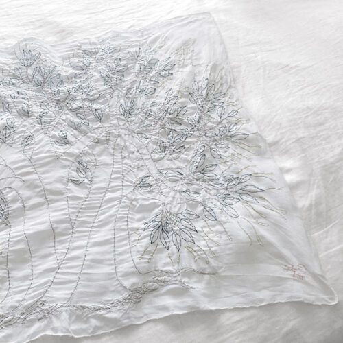 tovaglietta per il tè ricamata a mano