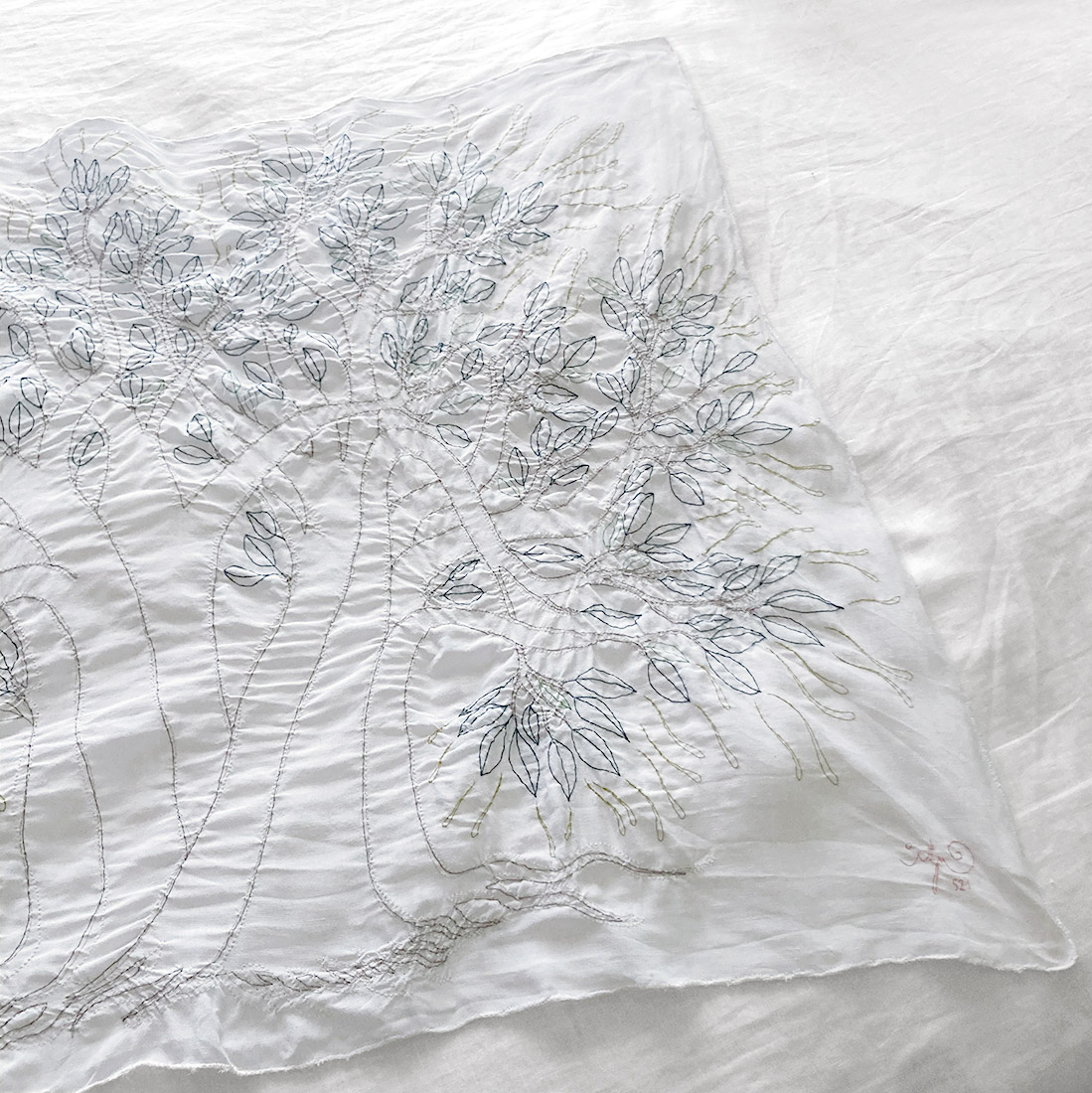 tovaglietta per il tè ricamata a mano