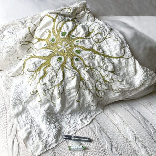 tovaglietta da tè ricamata a mano su tessuto vintage